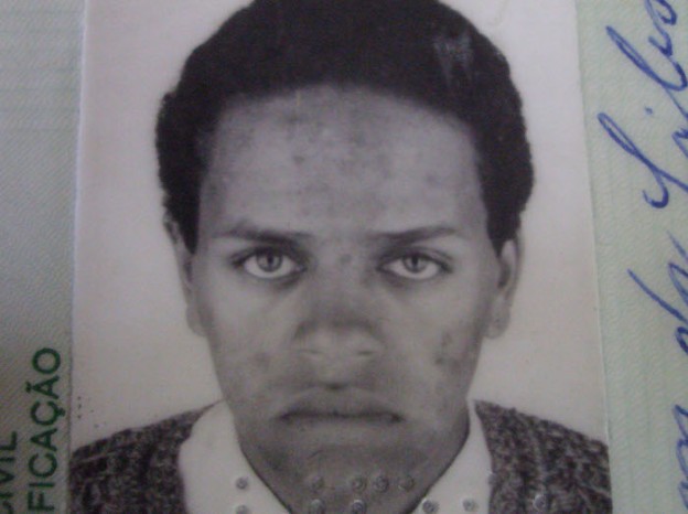 Elton Brum da Silva foi assassinado pelas costas, com um tiro de fuzil, por um policial militar, durante a execução judicial de um mandado de reintegração de posse, no dia 21 de agosto de 2009, em São Gabriel.